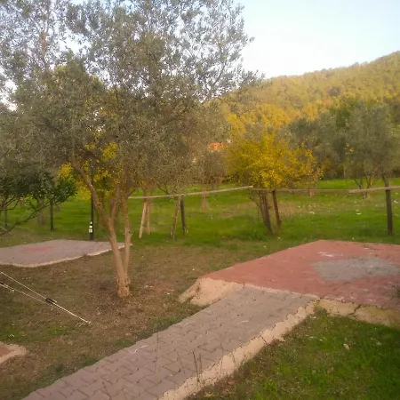 Fark Edenler Kamp Alani